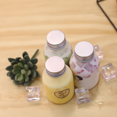 Bottiglie di tè di latte di plastica con maniglia per bere con materiale ed efficienza