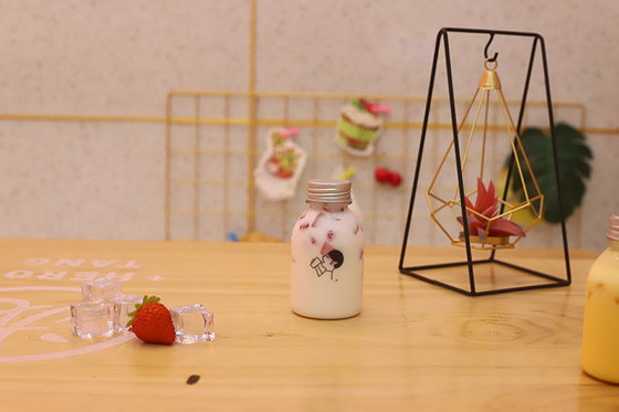 Bottiglie di tè di latte di plastica con maniglia per bere con materiale ed efficienza