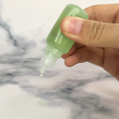 Bottiglie di plastica per gocciolante con tappo a vite che sigillano per la distribuzione controllata