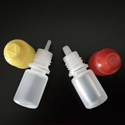 Personalizzare i contenitori in plastica per soluzioni di stoccaggio trasparenti di liquidi