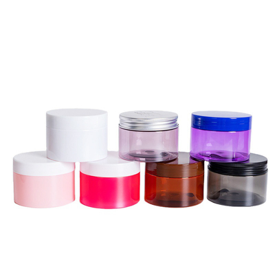 Collezione di vasi cosmetici di plastica personalizzati in varie dimensioni per prodotti di cura personale essenziali