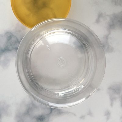 Contenitori di plastica personalizzati con coperchio trasparente o in alluminio e sigillo del tappo in foglio