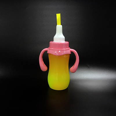 Bottiglia di tè di latte di plastica colorata a prova di perdite e design isolato