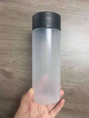 Bottiglie di plastica trasparenti e personalizzabili con disegno moderno e isolante