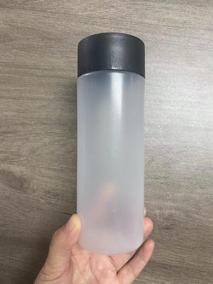 Bottiglie di plastica trasparenti e personalizzabili con disegno moderno e isolante