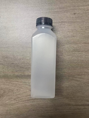 Bottiglie di plastica trasparenti e personalizzabili con disegno moderno e isolante