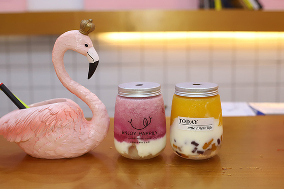 Bottiglie di tè al latte di 350 ml, chiare, eleganti per gli affari.