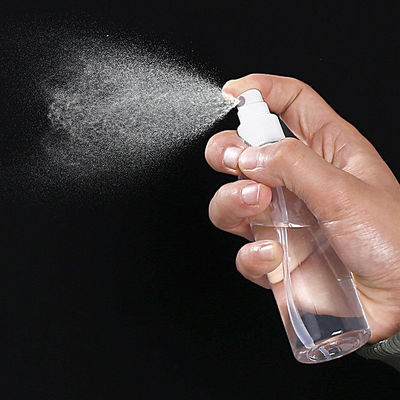 Bottiglia spray di plastica PET classica essenziale per gli elementi essenziali di ogni giorno
