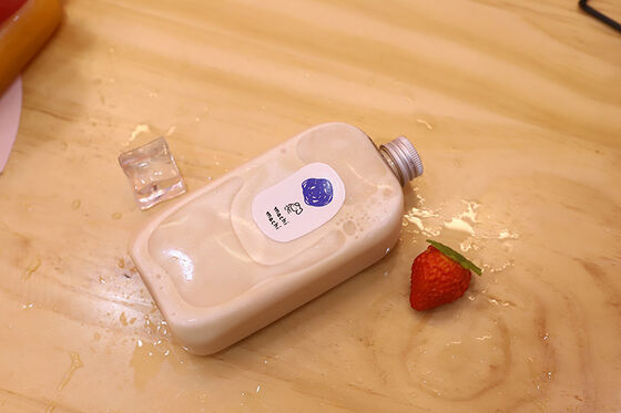 Manipola le bottiglie di tè al latte con isolamento perfetto per lo stoccaggio dei succhi resistenti alle perdite e contenitori per bevande riutilizzabili