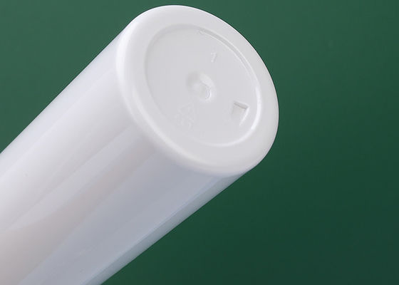 Contenitori in polimero trasparente per creme, che offrono una superficie adatta alla serigrafia, ideali per il confezionamento di creme cosmetiche e prodotti per la cura della pelle