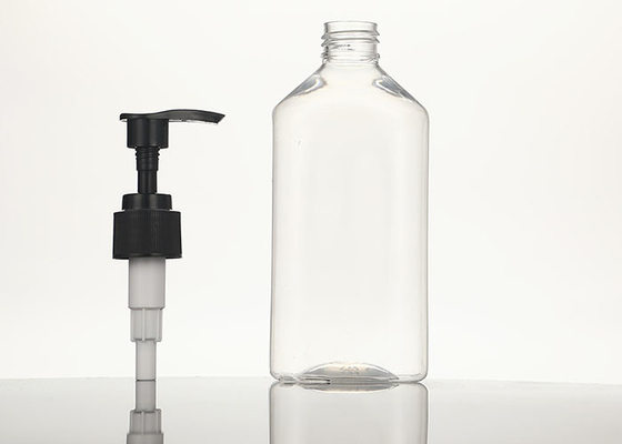 Chiare bottiglie di plastica vuote della lozione con l'erogatore della pompa