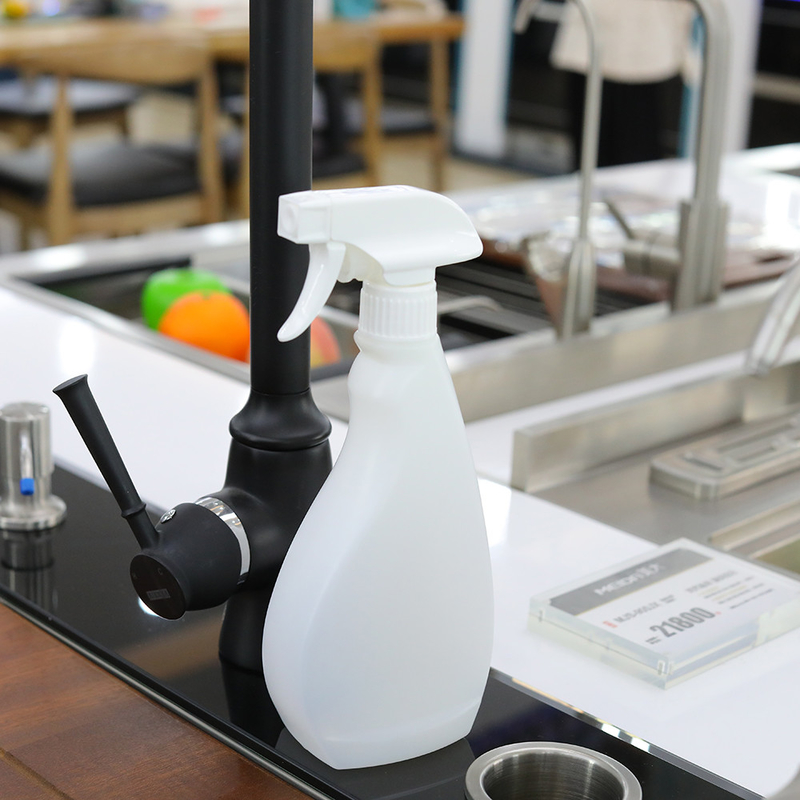 Spruzzatore per la pulizia domestica per la spinta per la bottiglia Spruzzatore a pompa trasparente per liquidi 200 ml Logo personalizzato