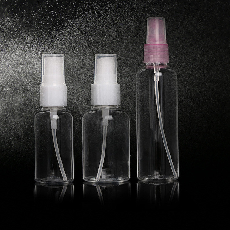 Bottiglia di spruzzo in plastica PET liscia per l'uso quotidiano con colore trasparente e design classico