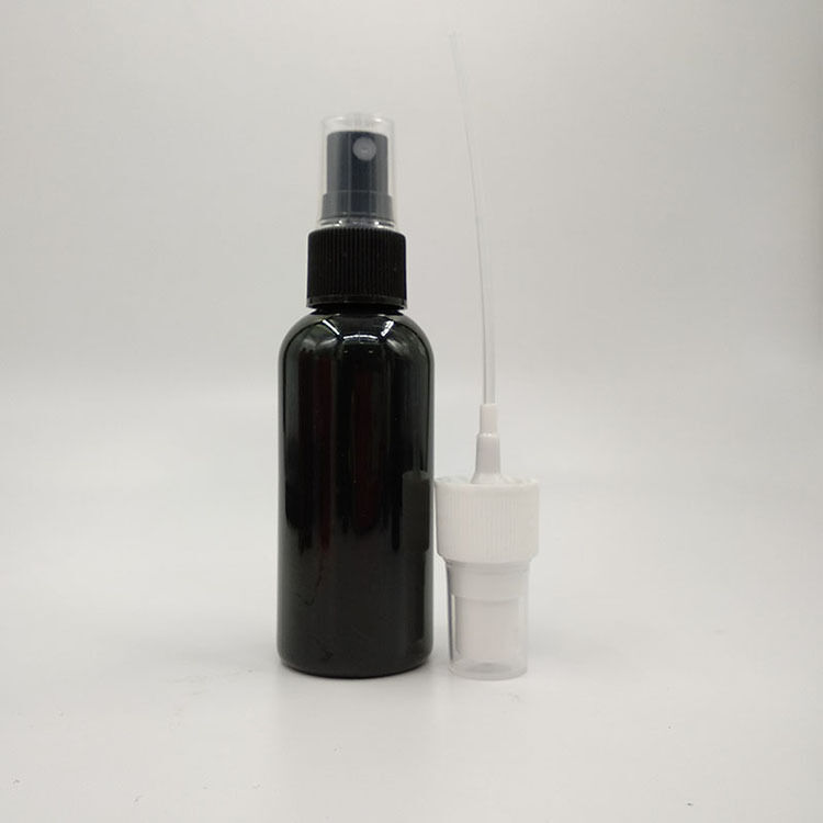 Classico flacone spray in PET adatto a molteplici usi, tra cui la cura del giardino e la pulizia automobilistica, garantendo uno spruzzo costante