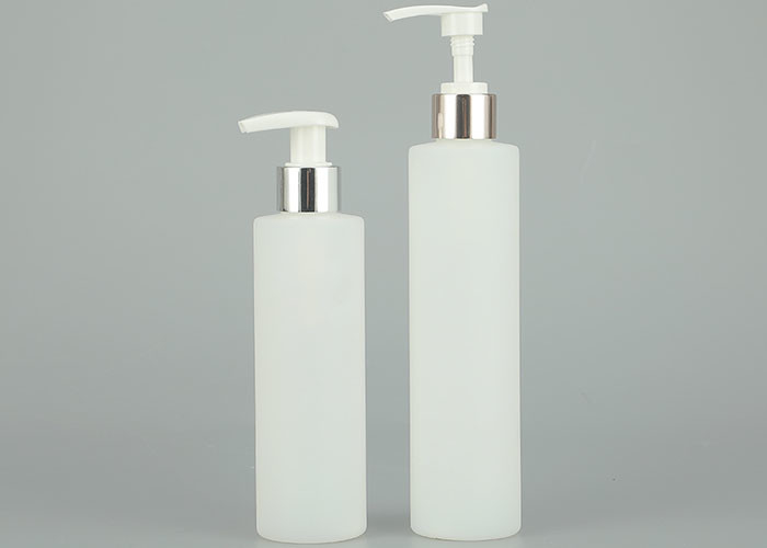 bottiglia di plastica riutilizzabile vuota dello sciampo di 150ml 200ml   bottiglia della lozione con oro ed il cappuccio d'argento della stampa